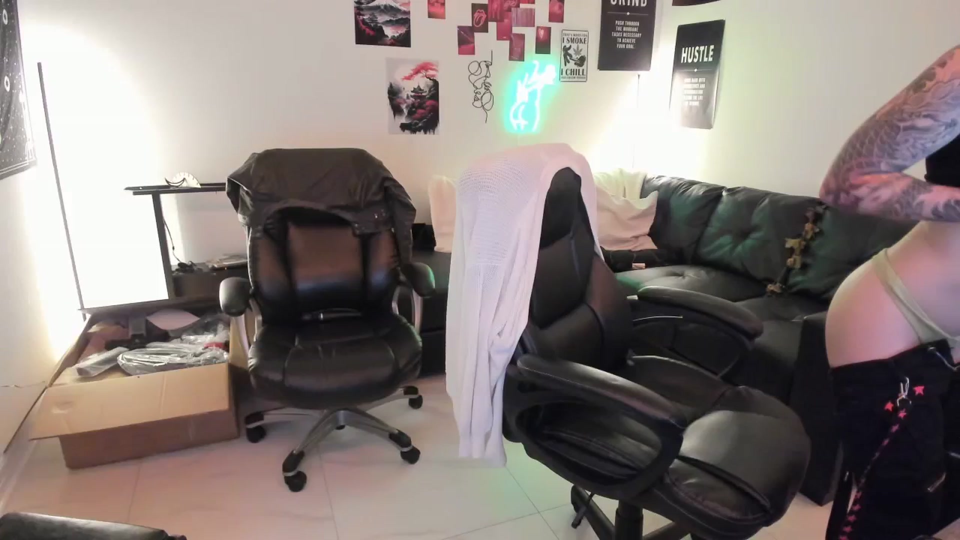 Gallery image thumbnail from Bunnydathug's myfreecams stream on, 01/03/2024, 18:16 image 11 of 20