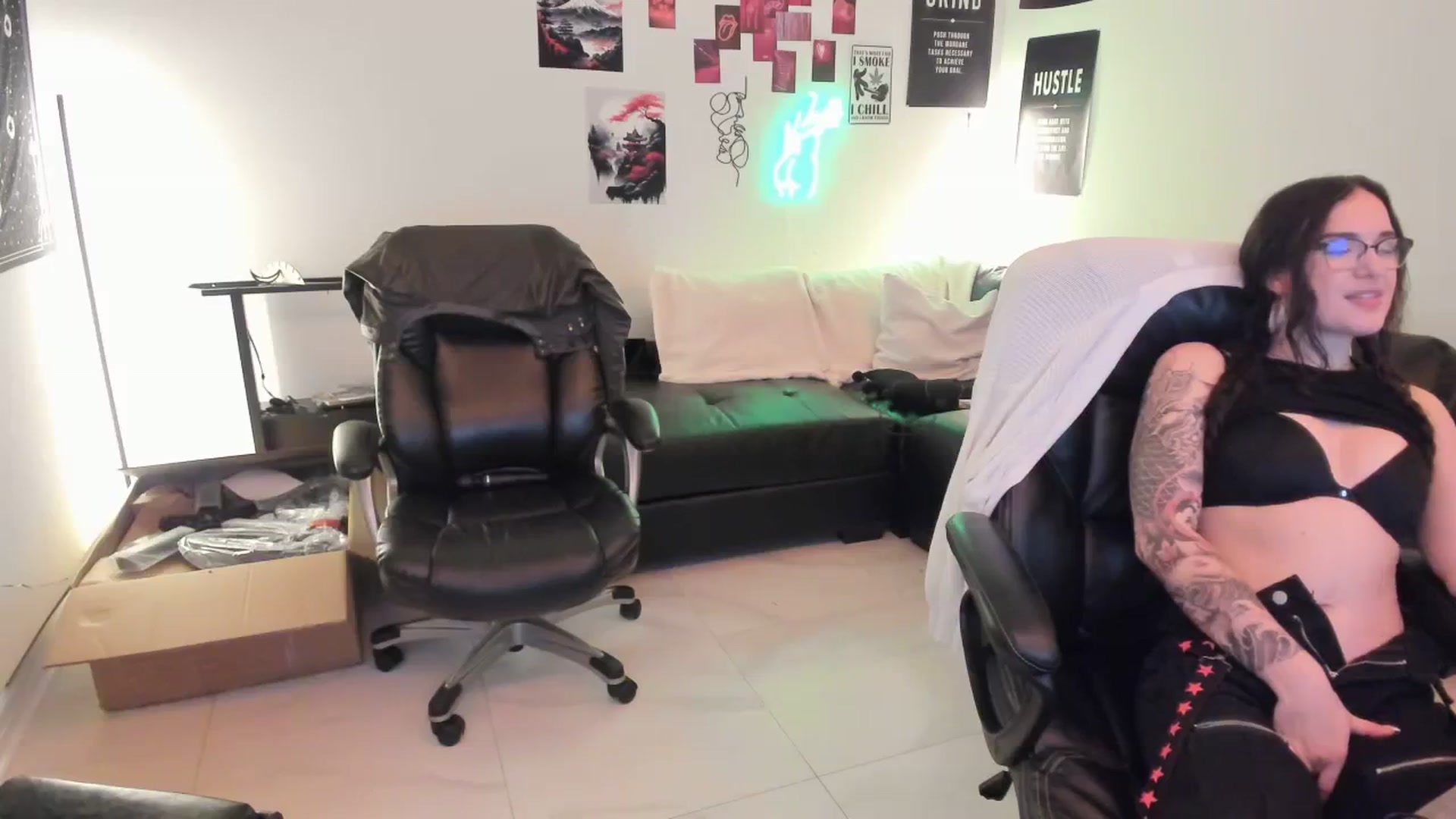 Gallery image thumbnail from Bunnydathug's myfreecams stream on, 01/03/2024, 18:16 image 9 of 20