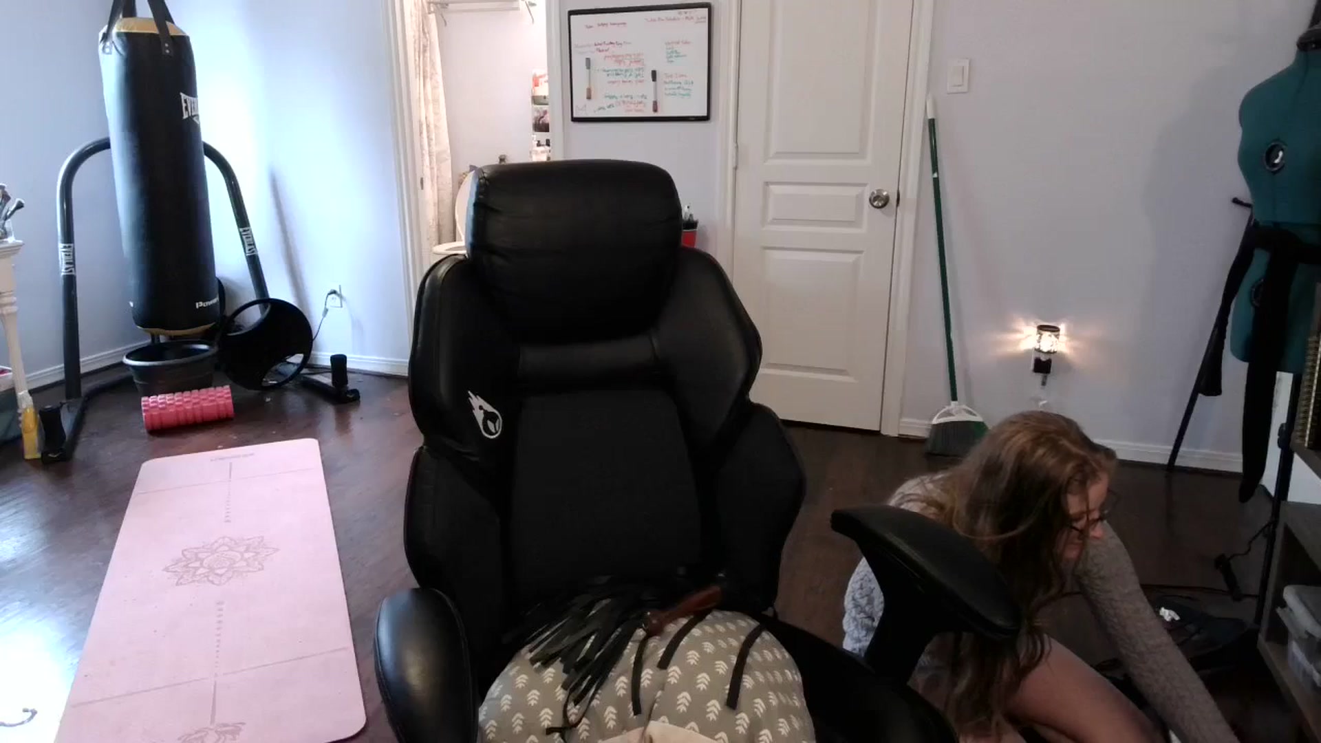 Gallery image thumbnail from Bunnydathug's myfreecams stream on, 01/18/2024, 18:22 image 9 of 20