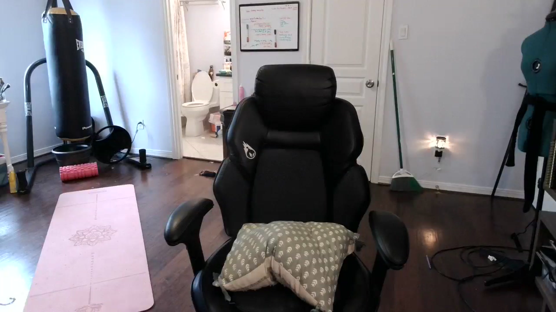 Gallery image thumbnail from Bunnydathug's myfreecams stream on, 01/18/2024, 18:22 image 6 of 20