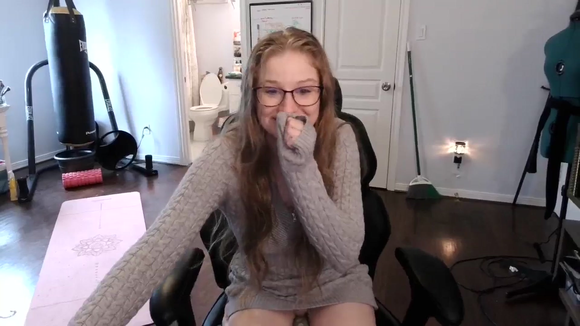 Gallery image thumbnail from Bunnydathug's myfreecams stream on, 01/18/2024, 18:22 image 8 of 20
