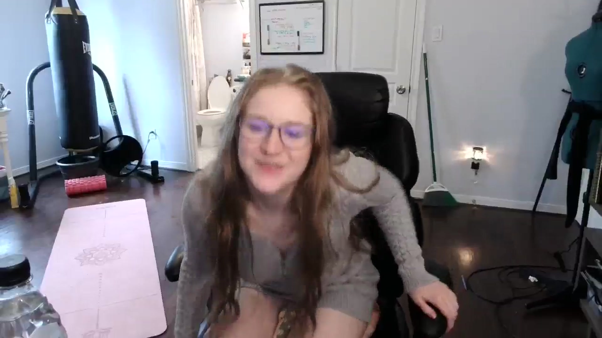 Gallery image thumbnail from Bunnydathug's myfreecams stream on, 01/18/2024, 18:22 image 7 of 20