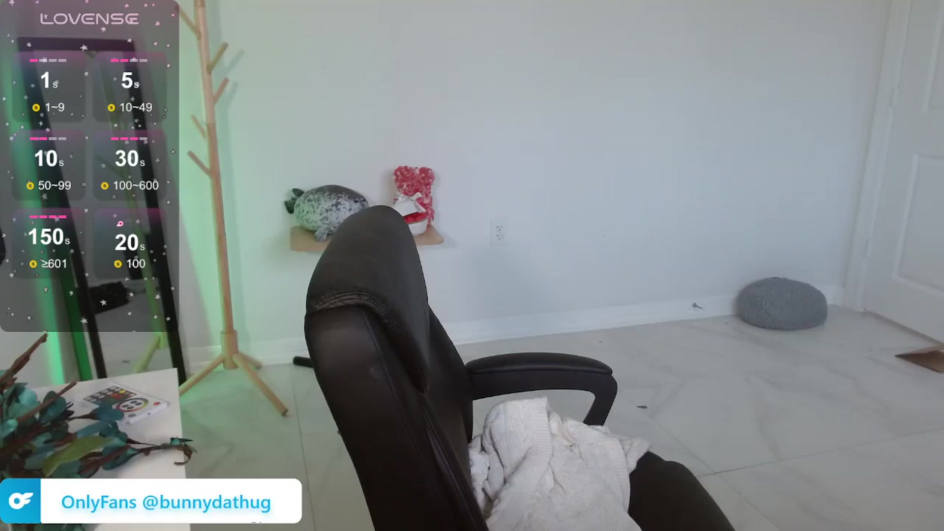 Gallery image thumbnail from Bunnydathug's myfreecams stream on, 03/19/2024, 14:43 image 4 of 20