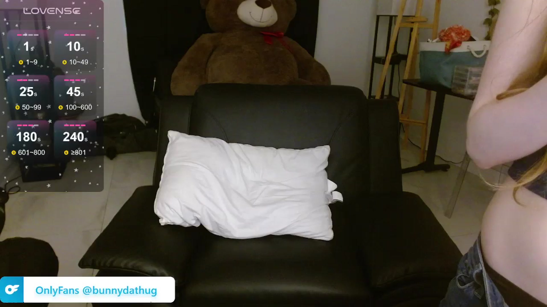 Gallery image thumbnail from Bunnydathug's myfreecams stream on, 03/25/2024, 16:16 image 17 of 20