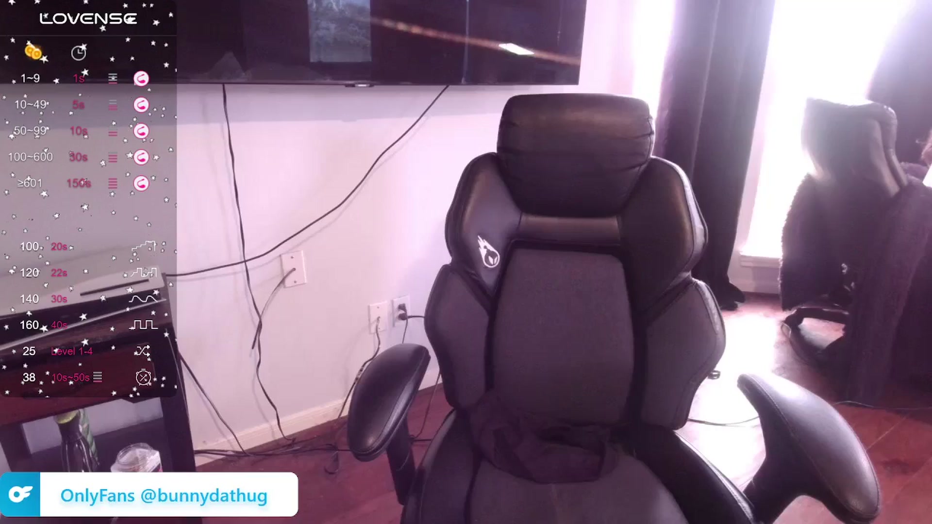 Gallery image thumbnail from Bunnydathug's myfreecams stream on, 03/31/2024, 19:29 image 4 of 20
