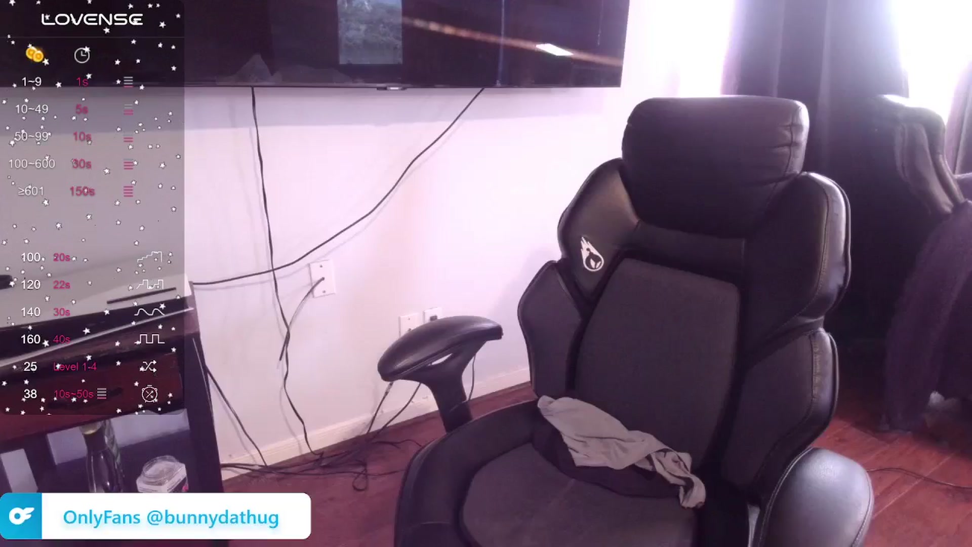 Gallery image thumbnail from Bunnydathug's myfreecams stream on, 03/31/2024, 19:29 image 7 of 20