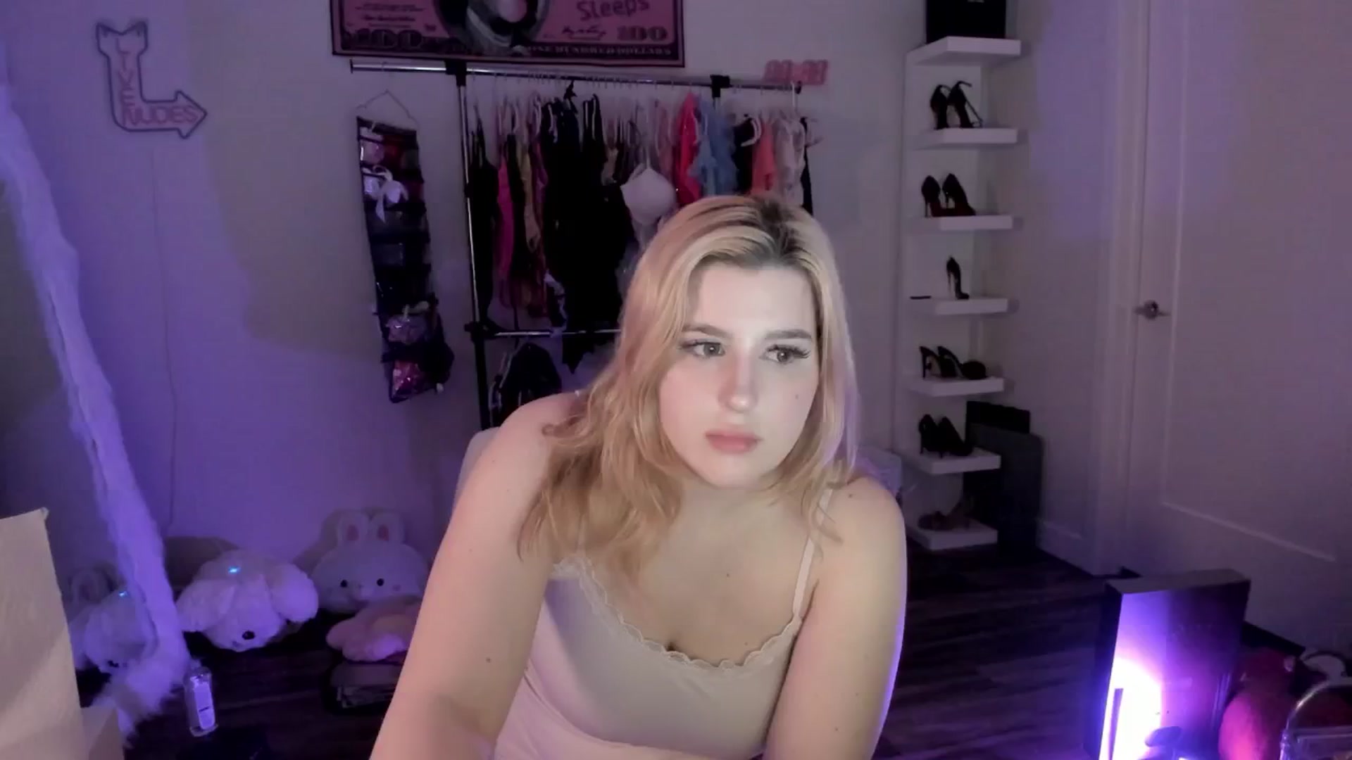 Gallery image thumbnail from Bunnyelena's myfreecams stream on, 01/13/2025, 09:25 image 2 of 20