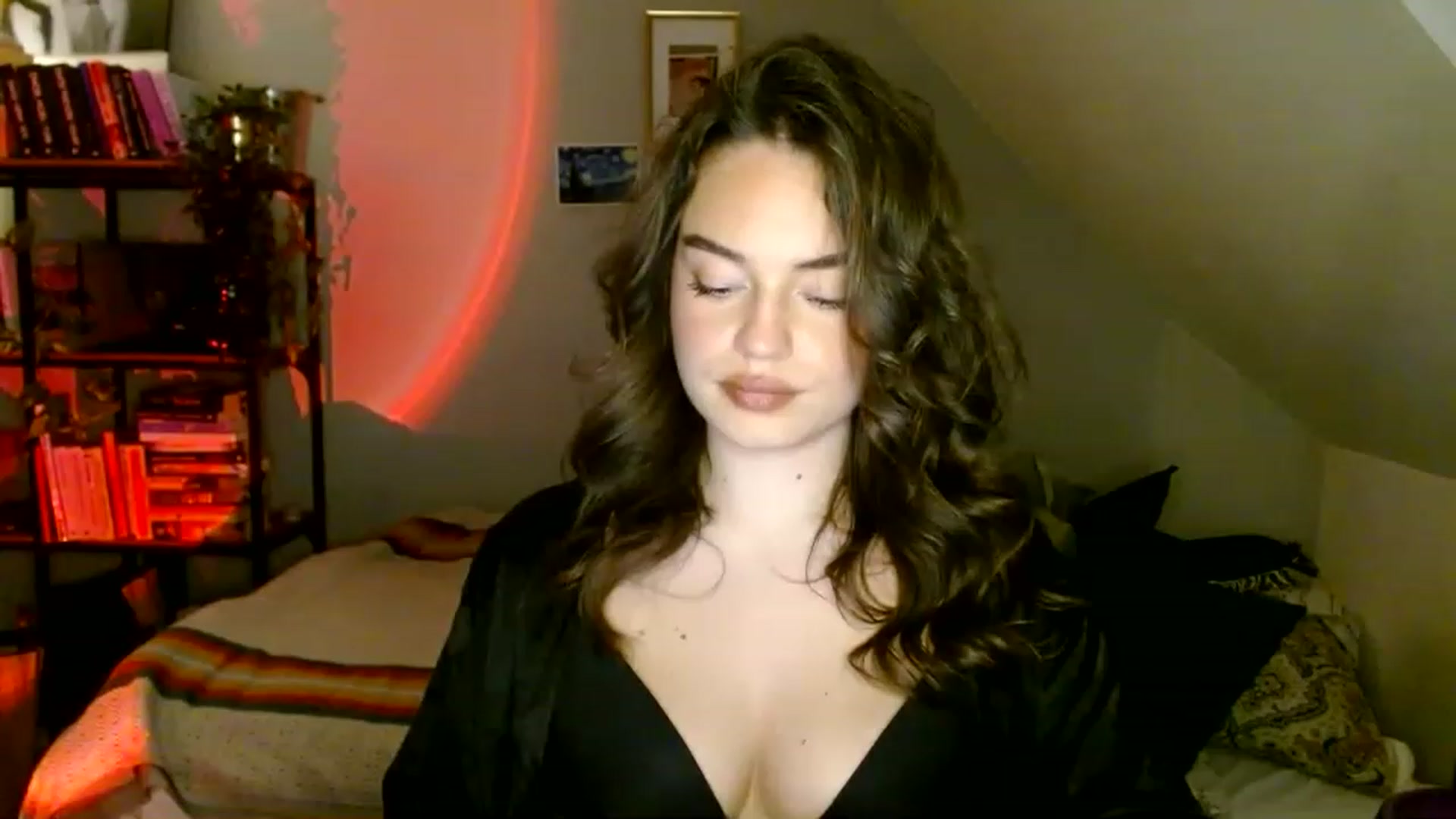 Gallery image thumbnail from Burlsquelena's myfreecams stream on, 04/03/2023, 22:42 image 1 of 20
