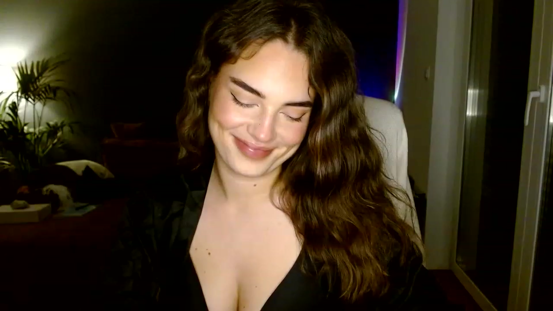Gallery image thumbnail from Burlsquelena's myfreecams stream on, 05/18/2023, 23:37 image 8 of 20