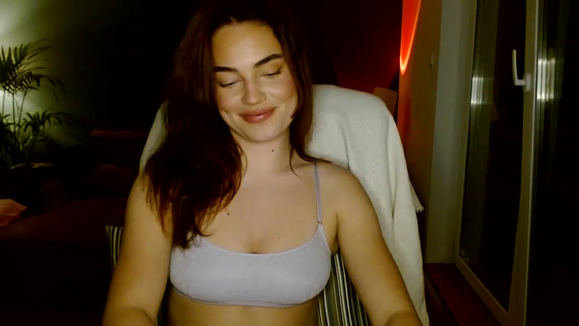 Gallery image thumbnail from Burlsquelena's myfreecams stream on, 06/01/2023, 24:03 image 12 of 20