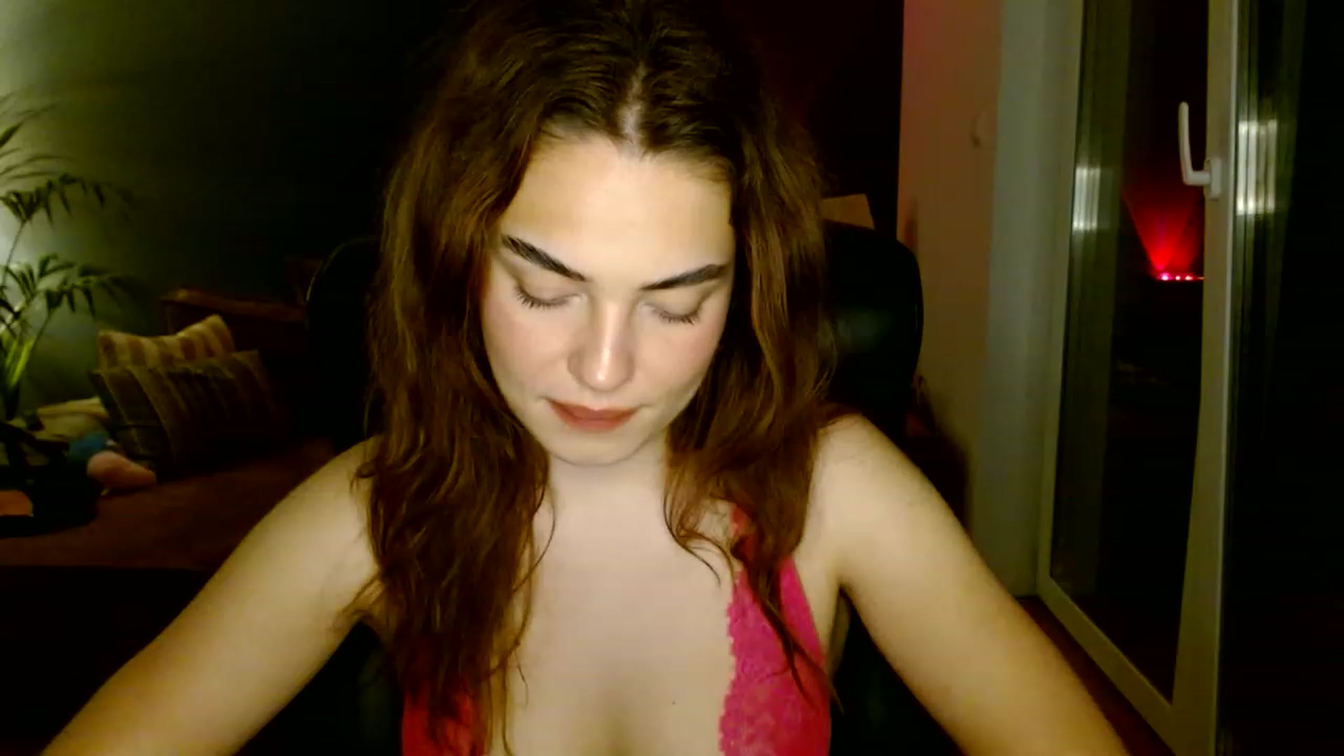 Gallery image thumbnail from Burlsquelena's myfreecams stream on, 06/19/2023, 22:31 image 10 of 20