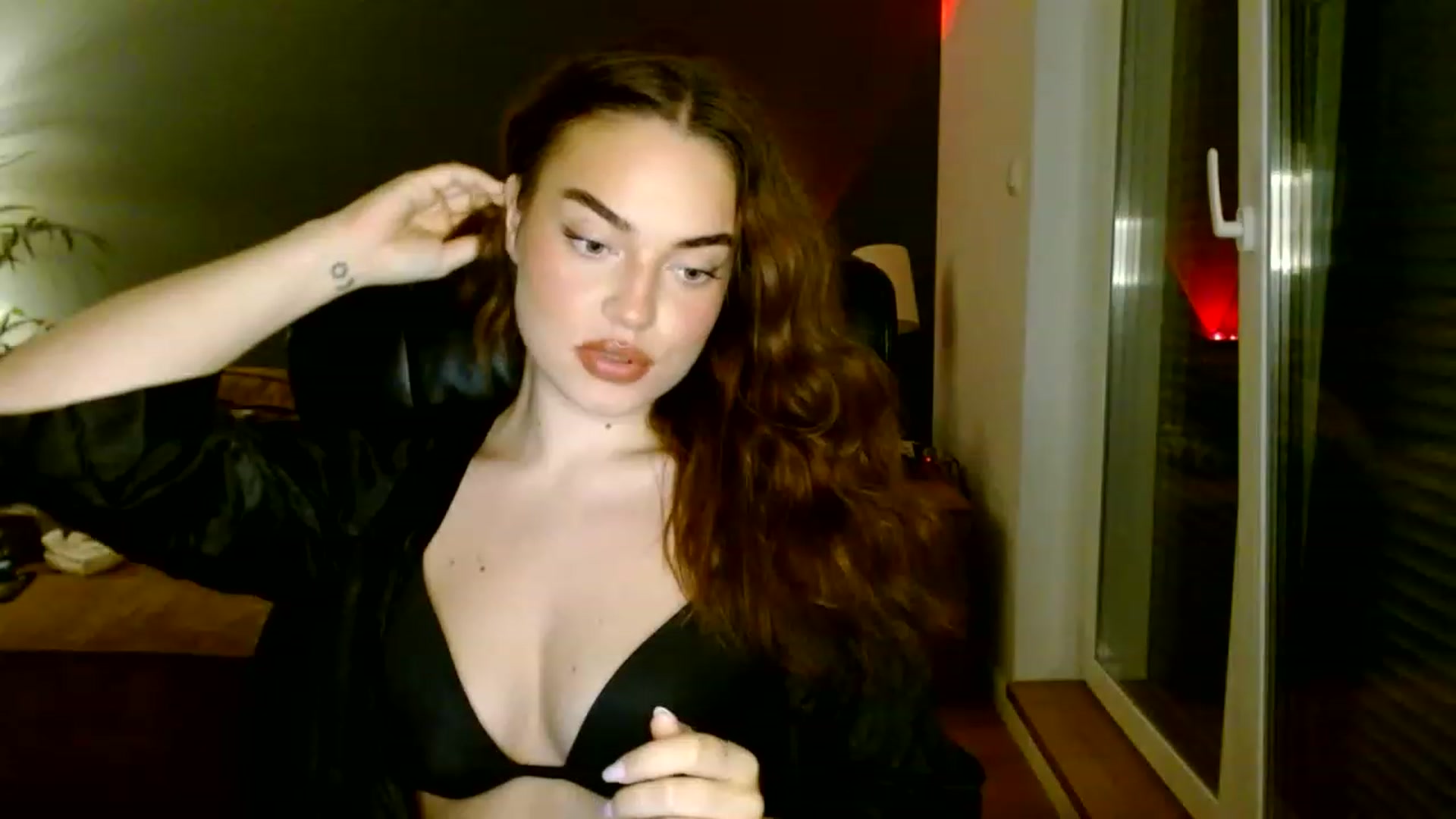 Gallery image thumbnail from Burlsquelena's myfreecams stream on, 06/22/2023, 21:31 image 6 of 20