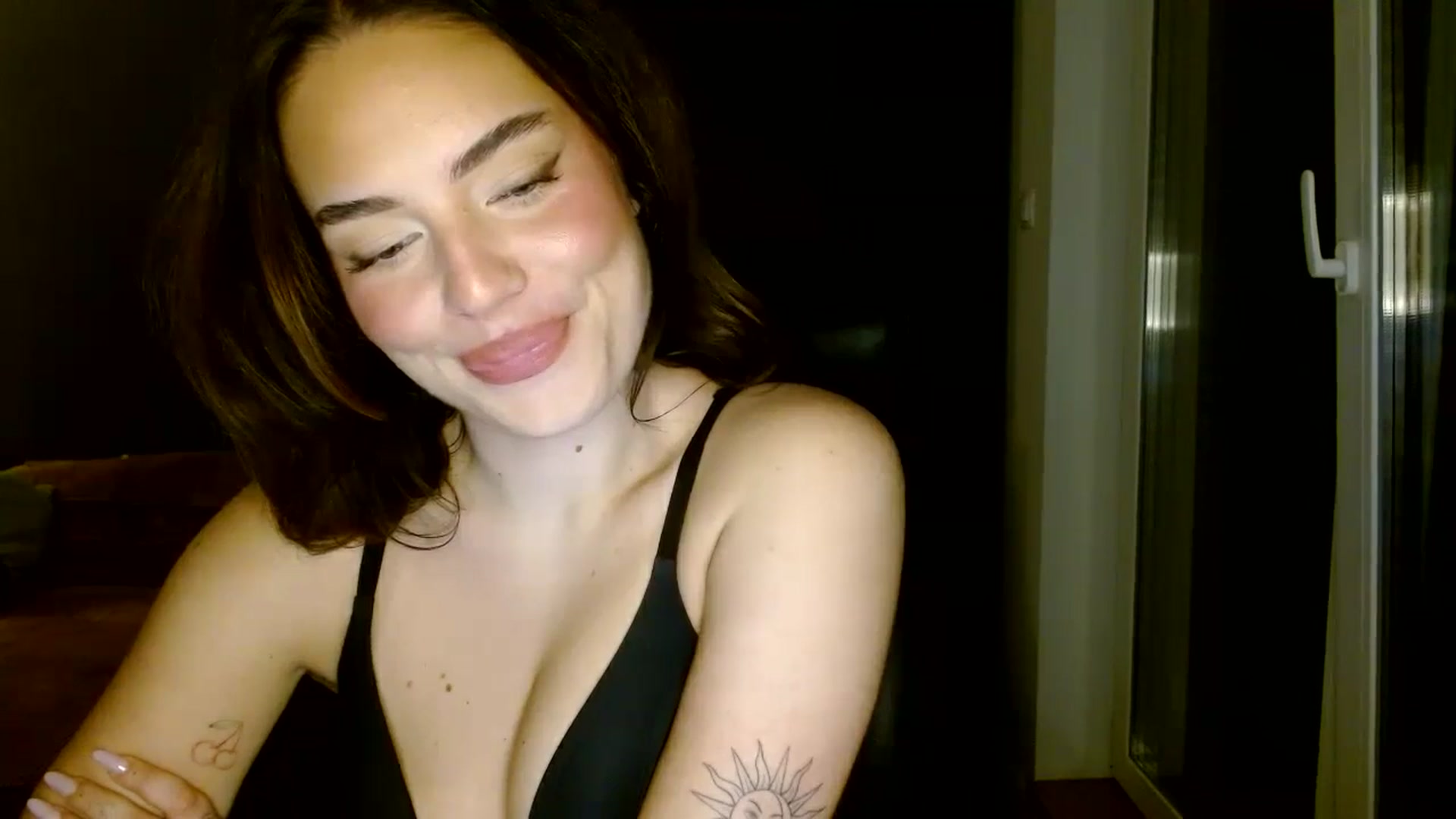 Gallery image thumbnail from Burlsquelena's myfreecams stream on, 06/13/2024, 23:14 image 2 of 20