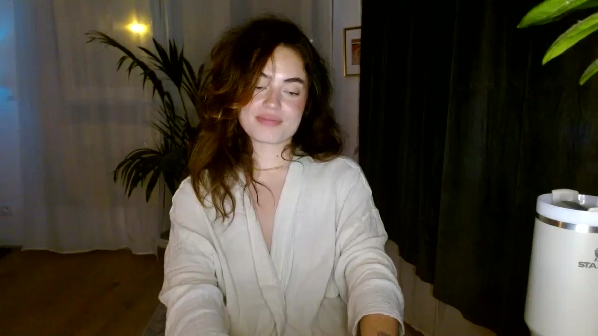 Gallery image thumbnail from Burlsquelena's myfreecams stream on, 08/01/2024, 24:39 image 11 of 20