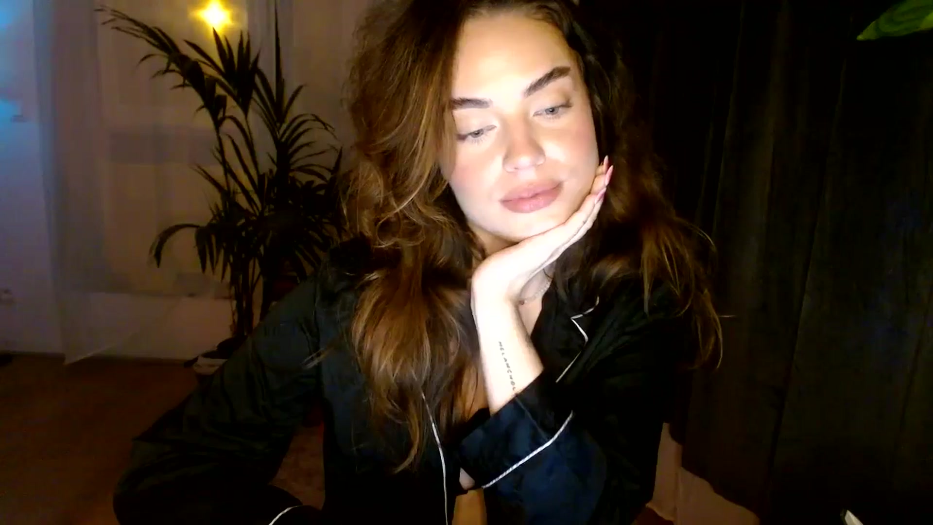 Gallery image thumbnail from Burlsquelena's myfreecams stream on, 08/01/2024, 22:08 image 12 of 20