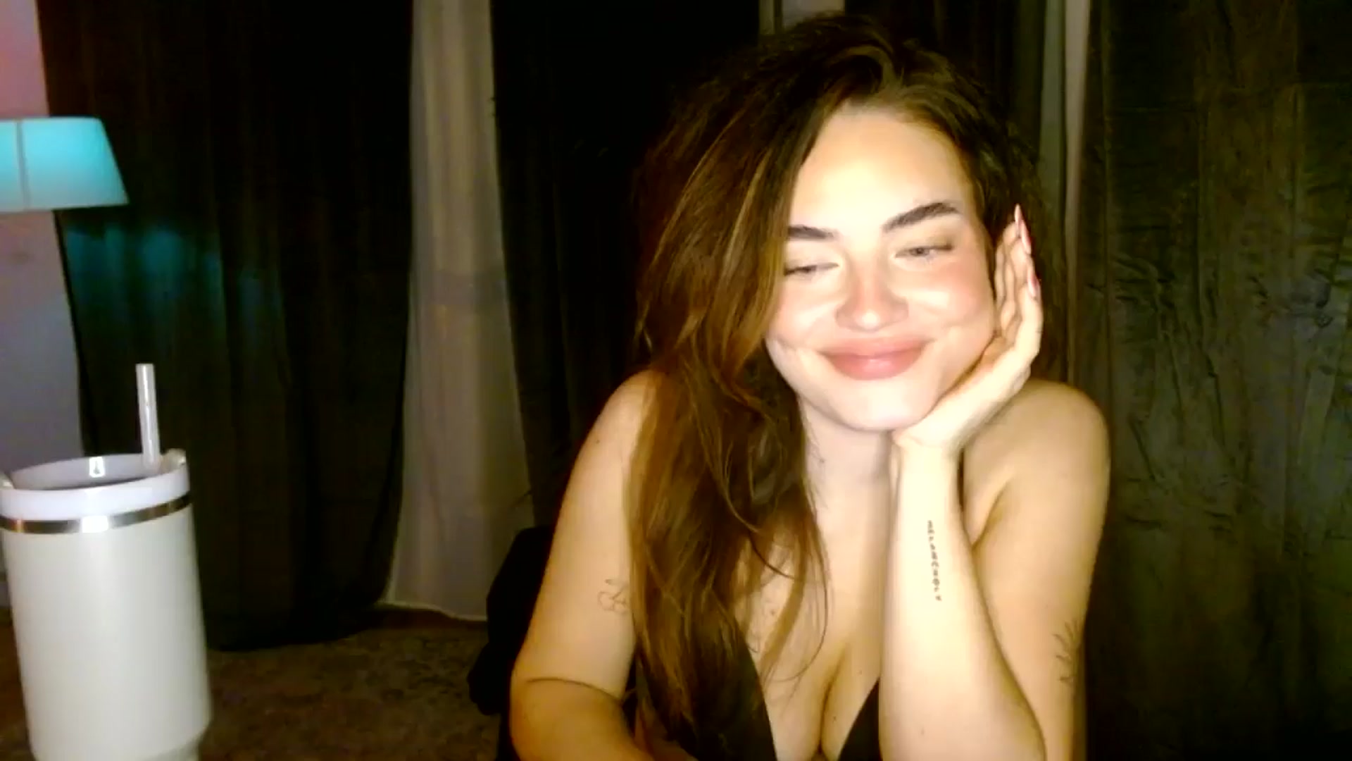 Gallery image thumbnail from Burlsquelena's myfreecams stream on, 08/07/2024, 22:33 image 16 of 20