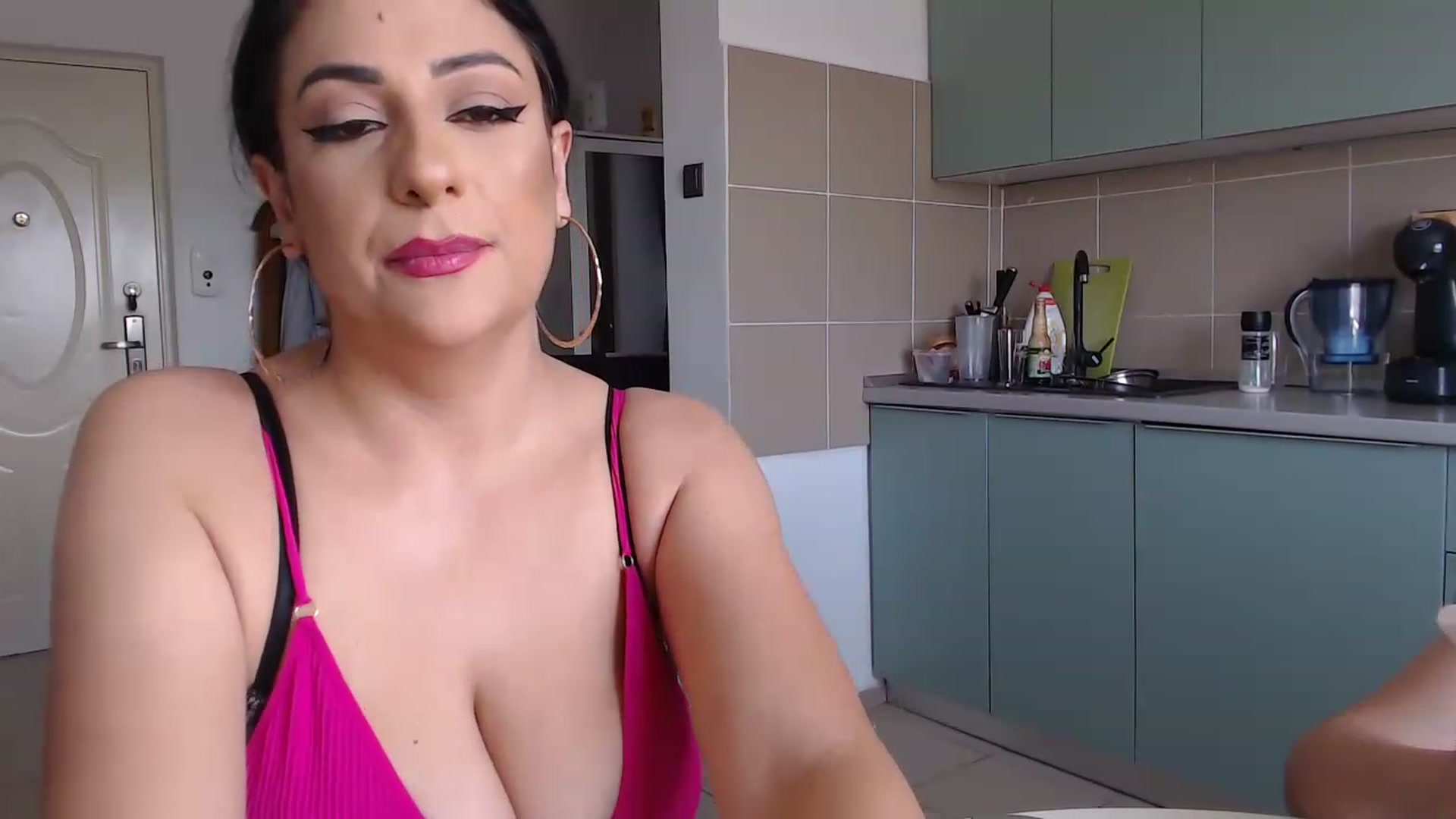 Gallery image thumbnail from BustyGeoBabyX's myfreecams stream on, 06/06/2023, 11:55 image 11 of 20