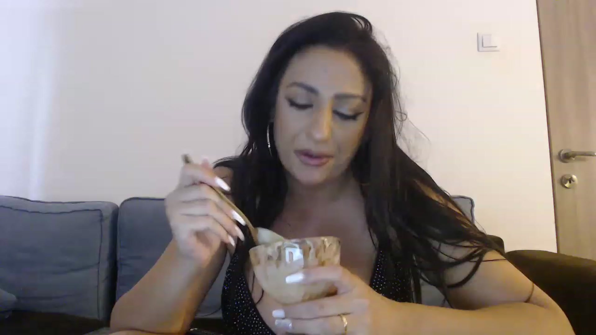 Gallery image thumbnail from BustyGeoBabyX's myfreecams stream on, 06/15/2023, 13:17 image 5 of 20