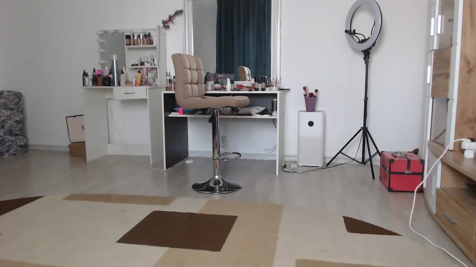 Gallery image thumbnail from BustyGeoBabyX's myfreecams stream on, 06/18/2024, 10:50 image 14 of 20