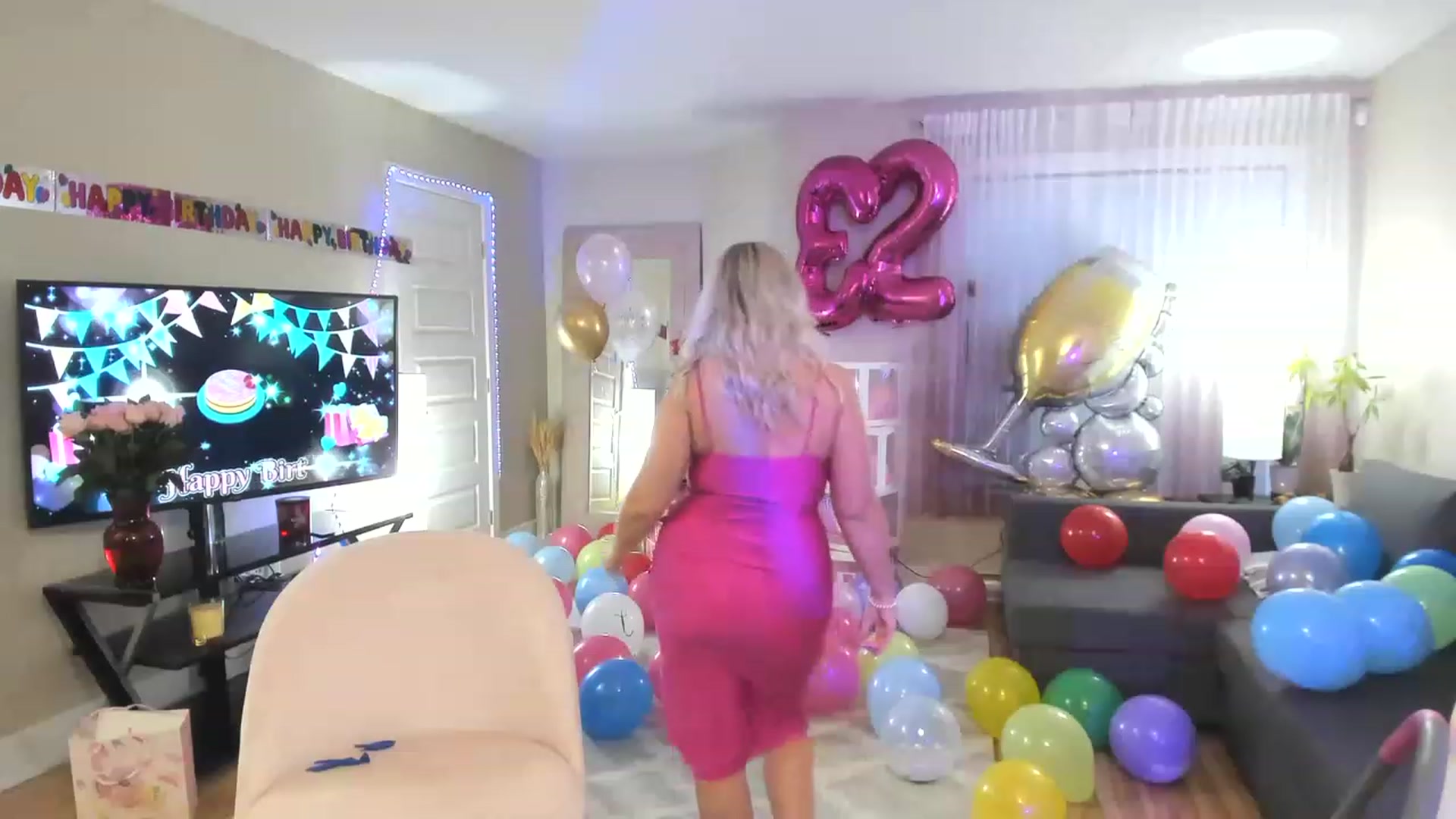 Gallery image thumbnail from BustyLeila's myfreecams stream on, 04/17/2023, 20:35 image 8 of 20