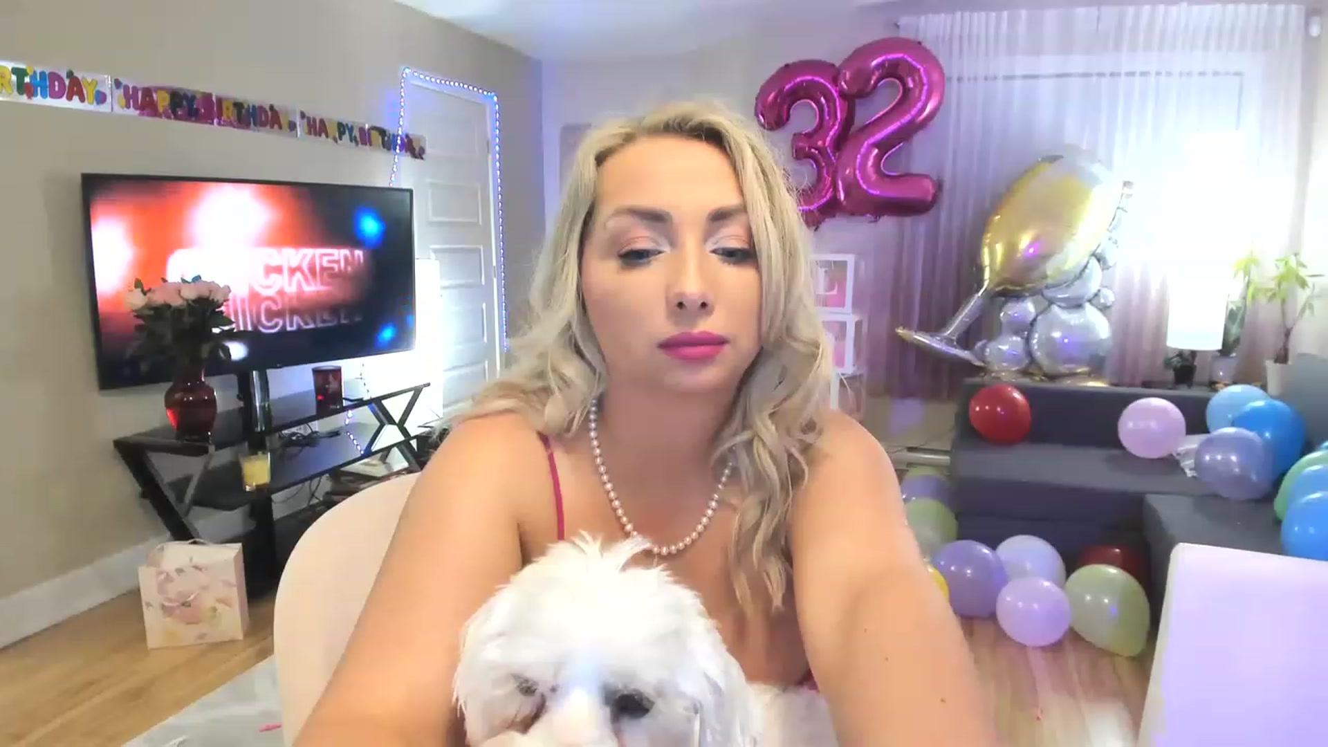 Gallery image thumbnail from BustyLeila's myfreecams stream on, 04/18/2023, 02:37 image 14 of 20