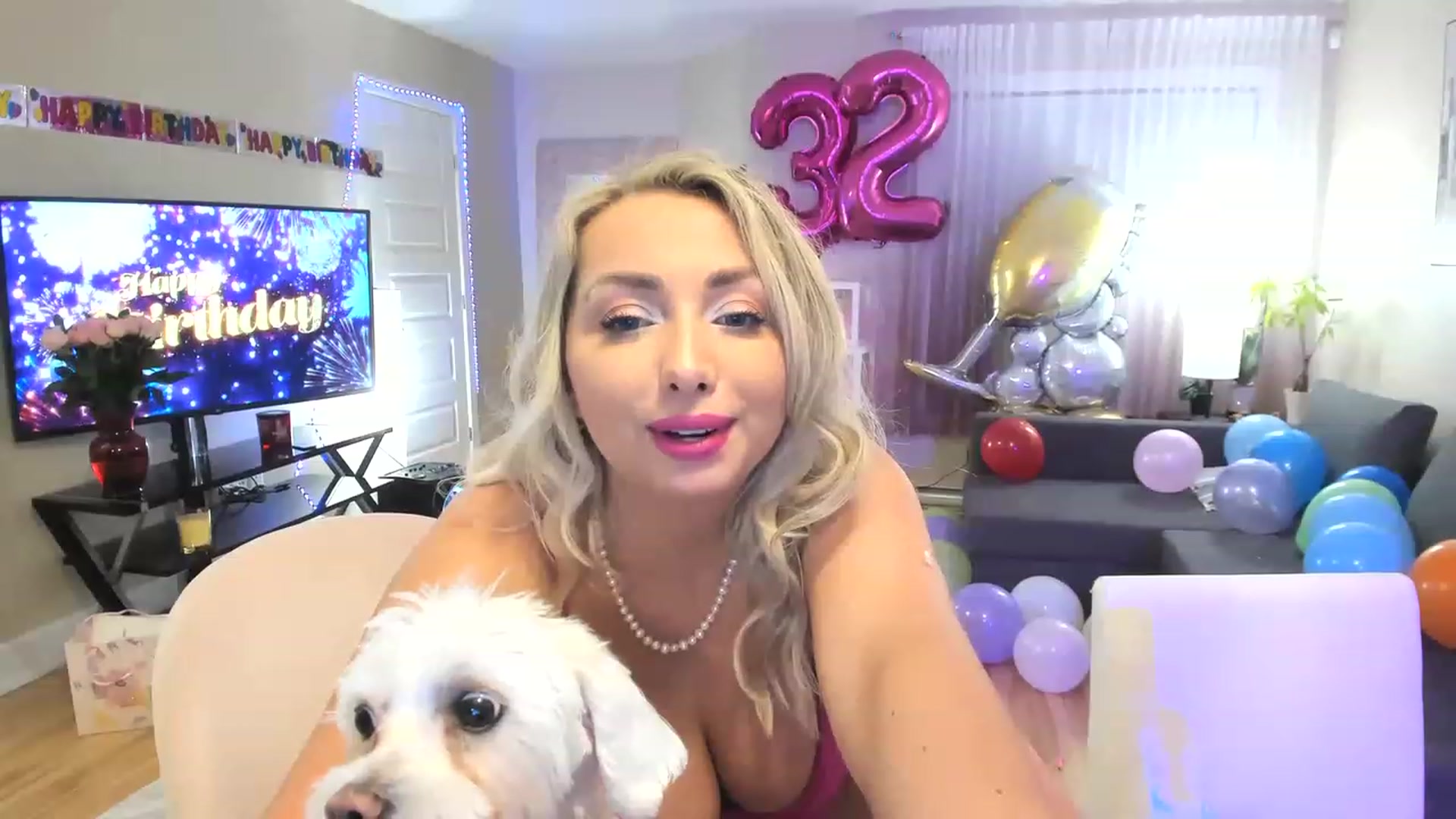 Gallery image thumbnail from BustyLeila's myfreecams stream on, 04/18/2023, 02:37 image 15 of 20