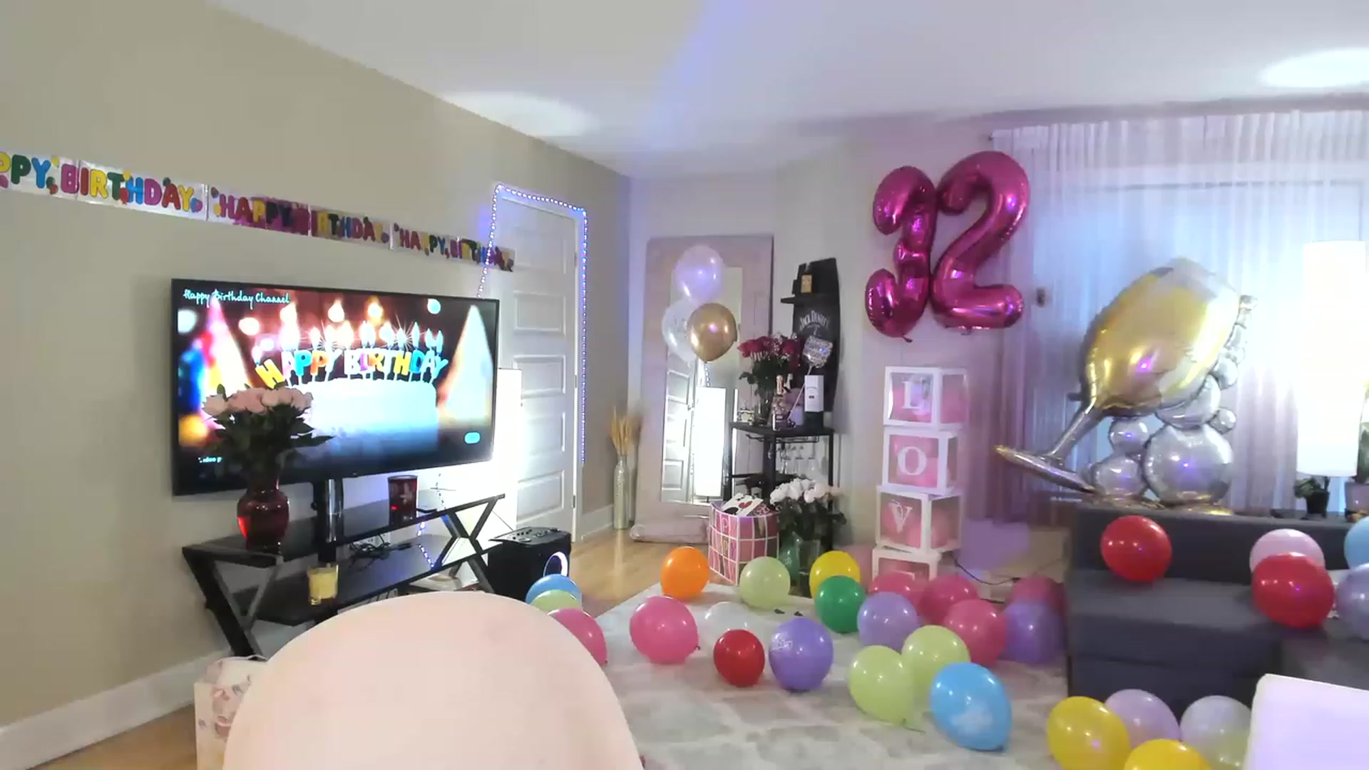 Gallery image thumbnail from BustyLeila's myfreecams stream on, 04/18/2023, 02:37 image 2 of 20