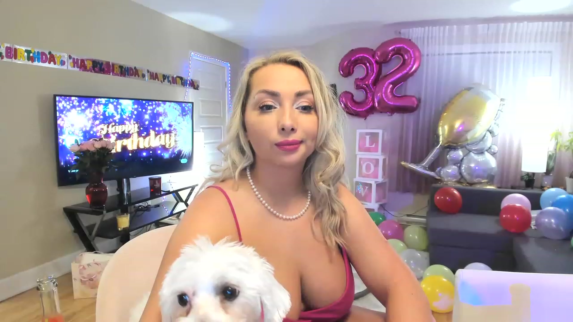 Gallery image thumbnail from BustyLeila's myfreecams stream on, 04/18/2023, 02:37 image 20 of 20