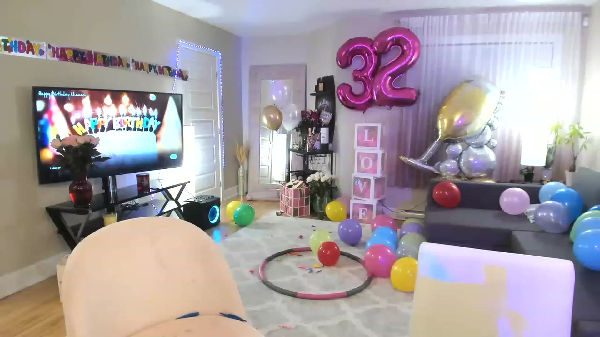 Gallery image thumbnail from BustyLeila's myfreecams stream on, 04/18/2023, 02:37 image 10 of 20