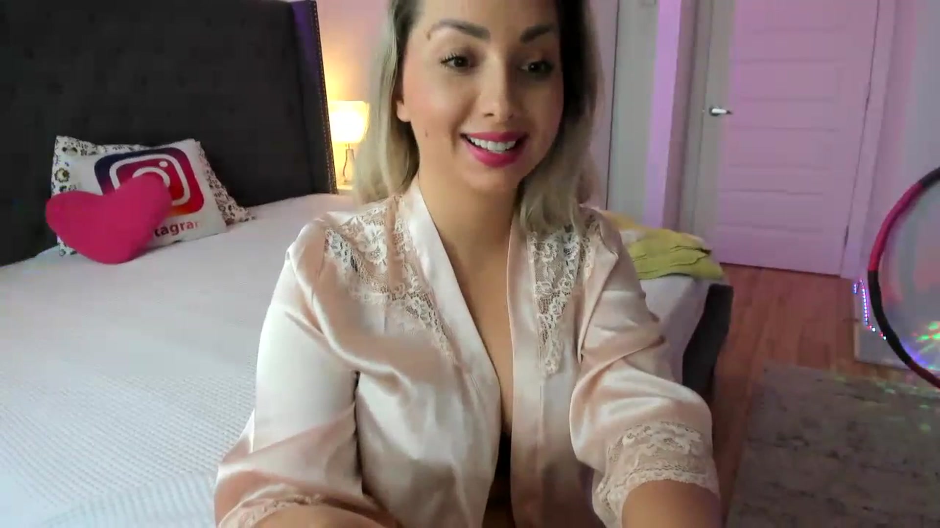 Gallery image thumbnail from BustyLeila's myfreecams stream on, 07/10/2023, 20:39 image 4 of 20