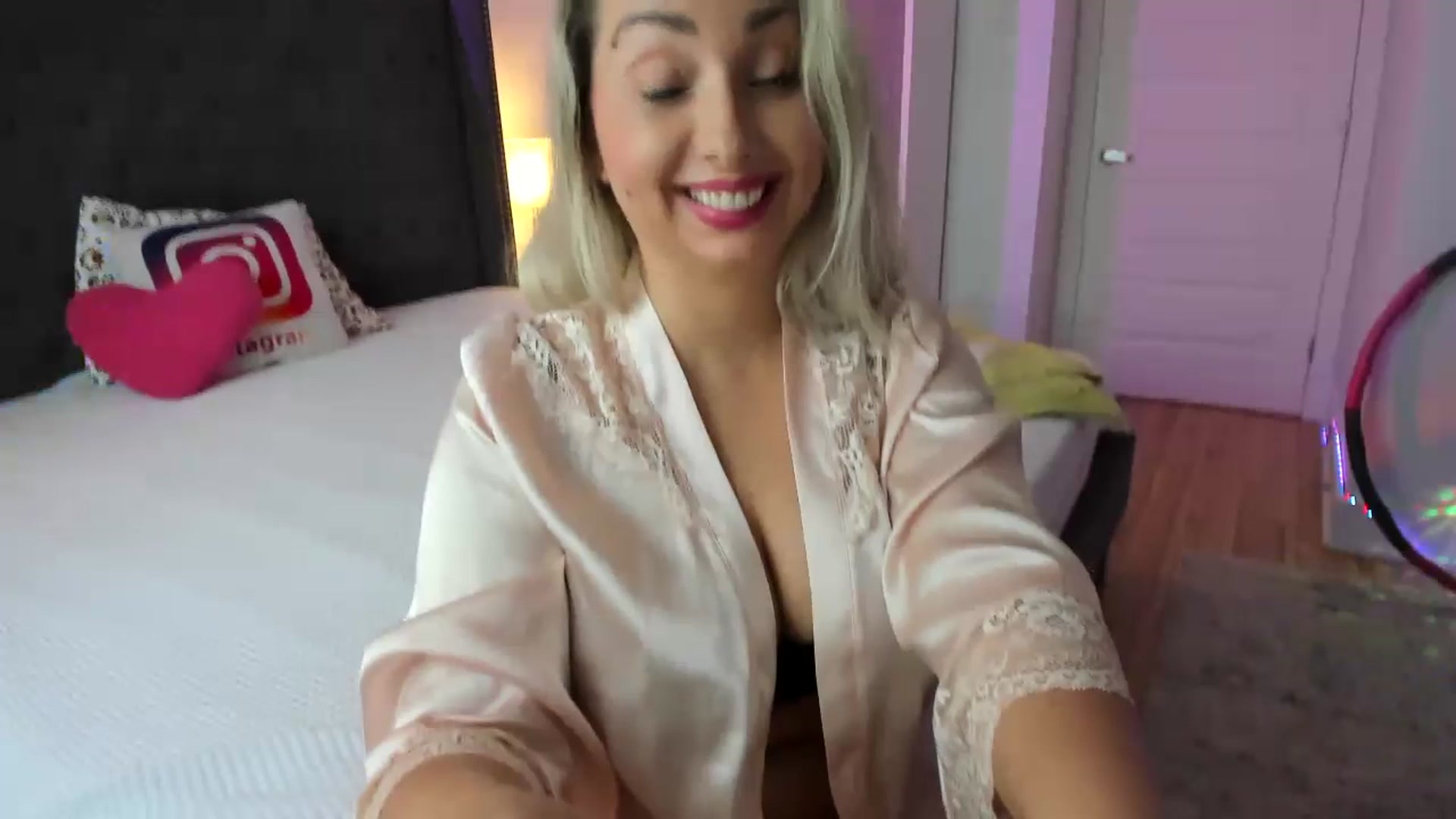 Gallery image thumbnail from BustyLeila's myfreecams stream on, 07/10/2023, 20:39 image 5 of 20
