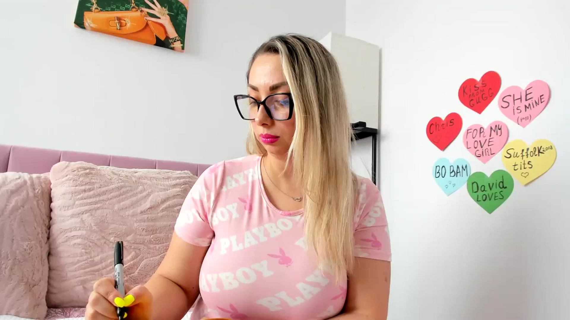 Gallery image thumbnail from BustyLeila's myfreecams stream on, 04/04/2024, 19:19 image 13 of 20