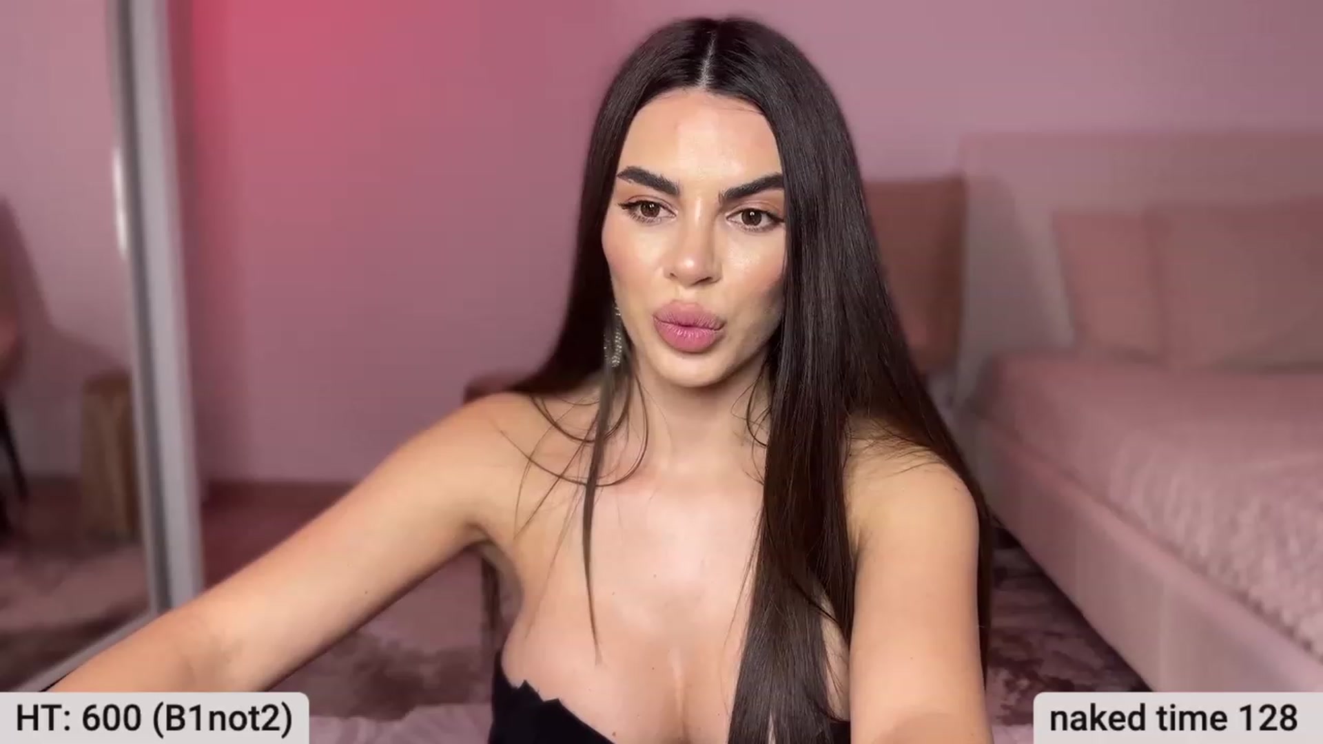 Gallery image thumbnail from BustyMiaaa's myfreecams stream on, 01/21/2024, 22:25 image 17 of 20