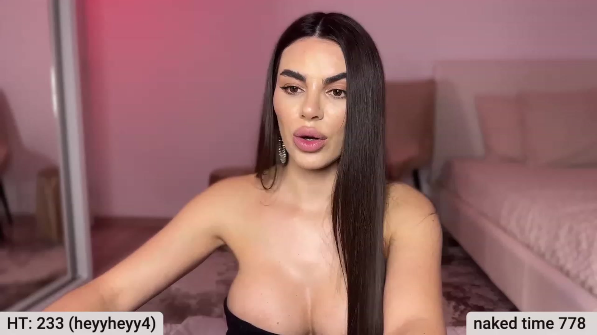 Gallery image thumbnail from BustyMiaaa's myfreecams stream on, 01/21/2024, 22:25 image 3 of 20
