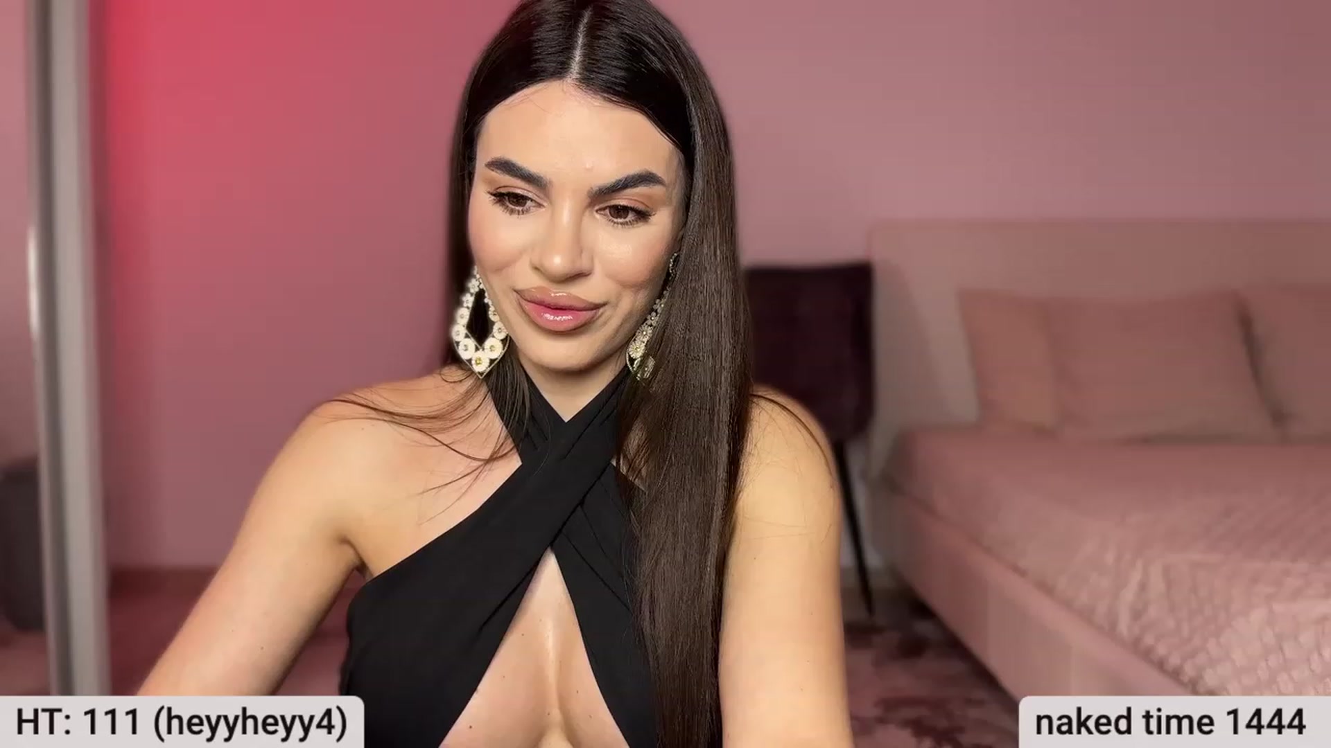 Gallery image thumbnail from BustyMiaaa's myfreecams stream on, 03/08/2024, 21:18 image 14 of 20