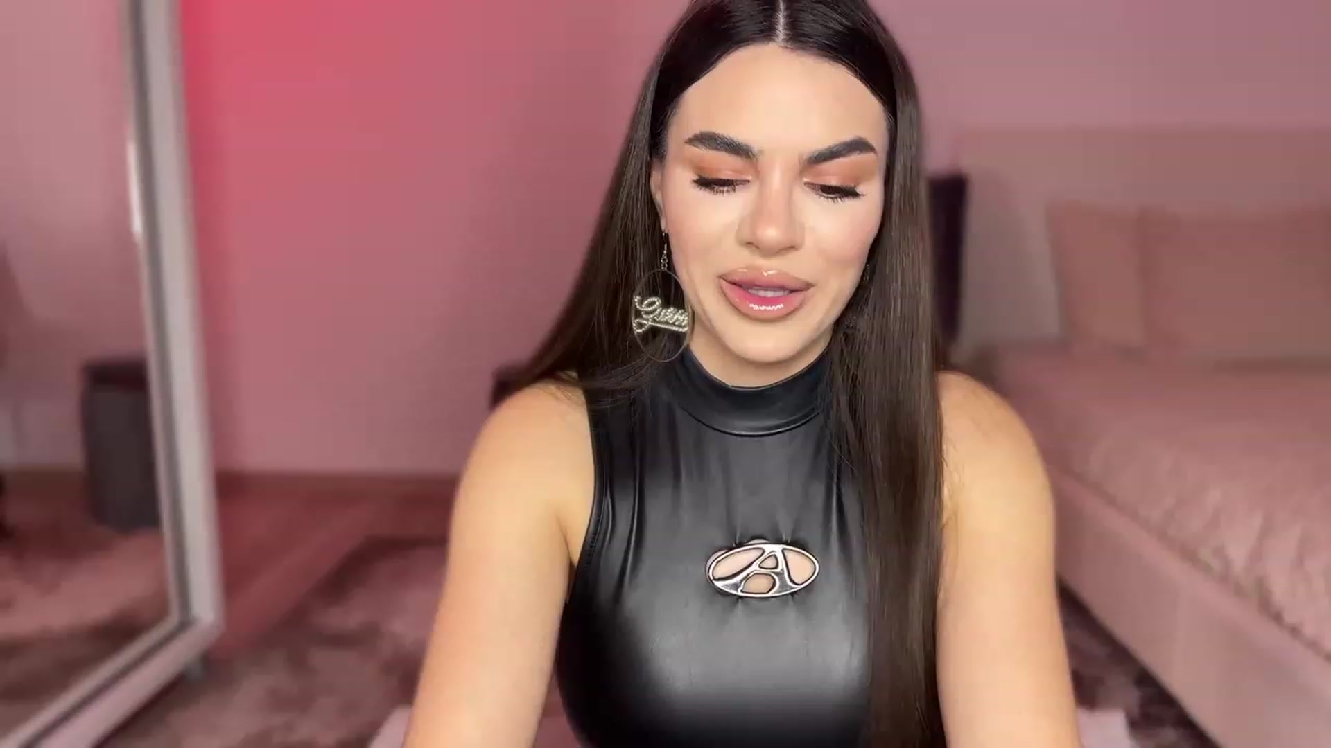 Gallery image thumbnail from BustyMiaaa's myfreecams stream on, 03/15/2024, 21:53 image 11 of 20