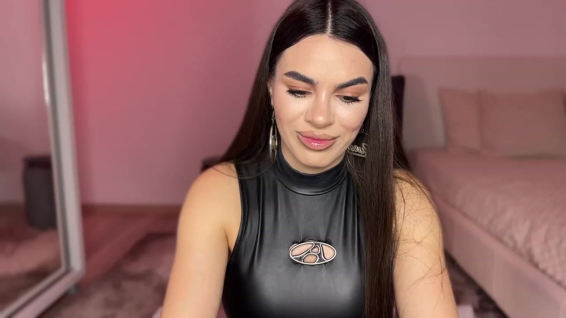 Gallery image thumbnail from BustyMiaaa's myfreecams stream on, 03/15/2024, 21:53 image 6 of 20