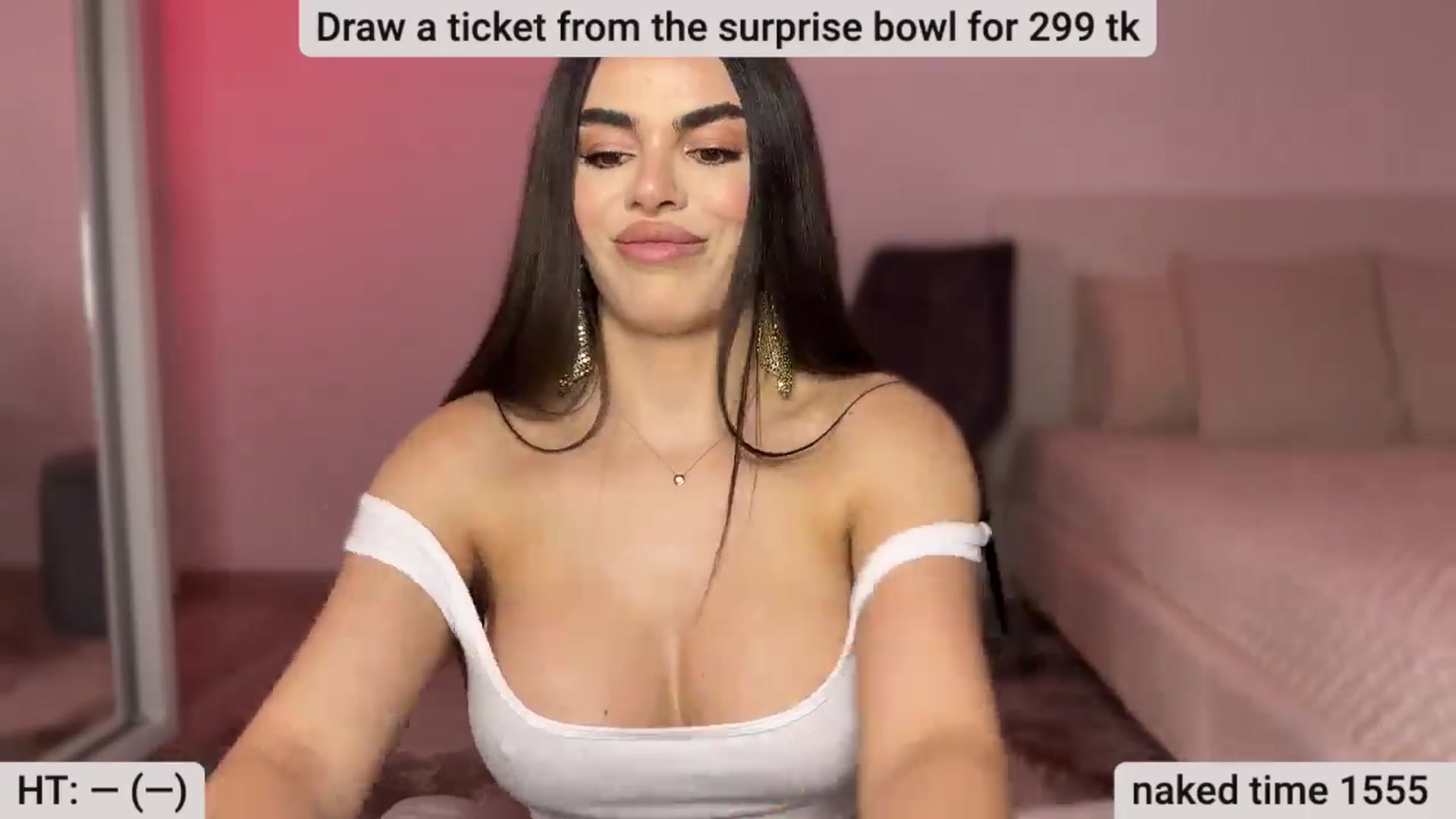 Gallery image thumbnail from BustyMiaaa's myfreecams stream on, 03/24/2024, 22:36 image 10 of 20