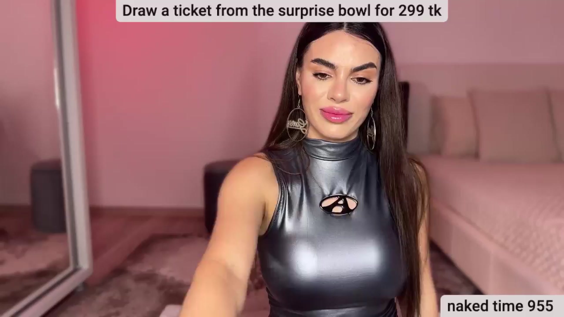 Gallery image thumbnail from BustyMiaaa's myfreecams stream on, 03/25/2024, 22:26 image 16 of 20