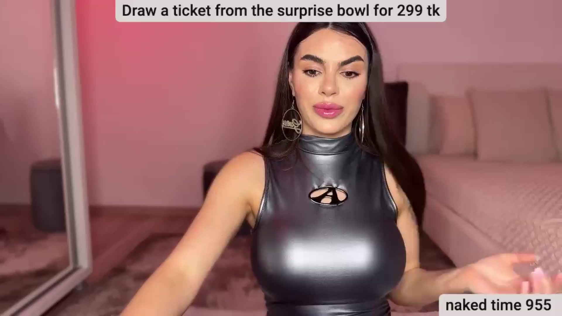 Gallery image thumbnail from BustyMiaaa's myfreecams stream on, 03/25/2024, 22:26 image 17 of 20