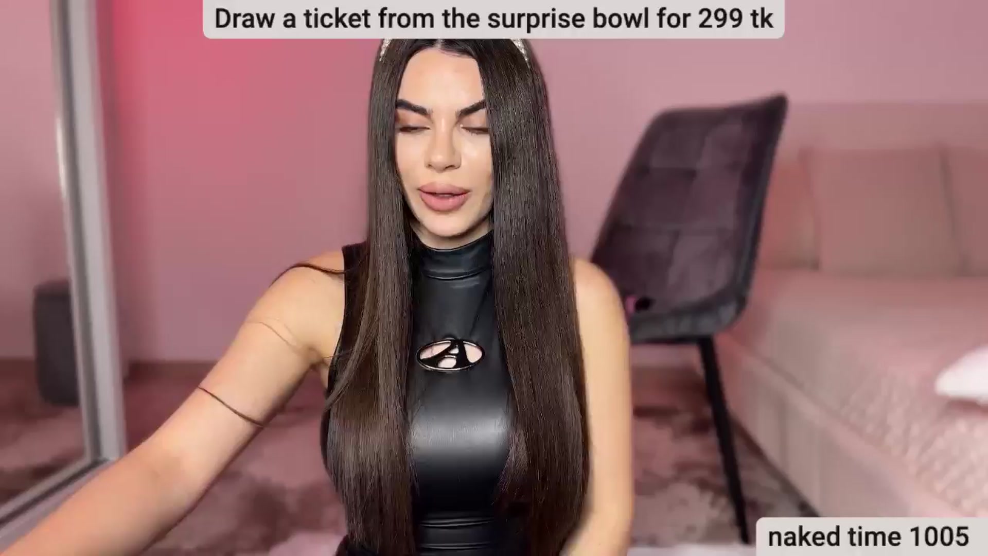 Gallery image thumbnail from BustyMiaaa's myfreecams stream on, 03/28/2024, 21:41 image 9 of 20