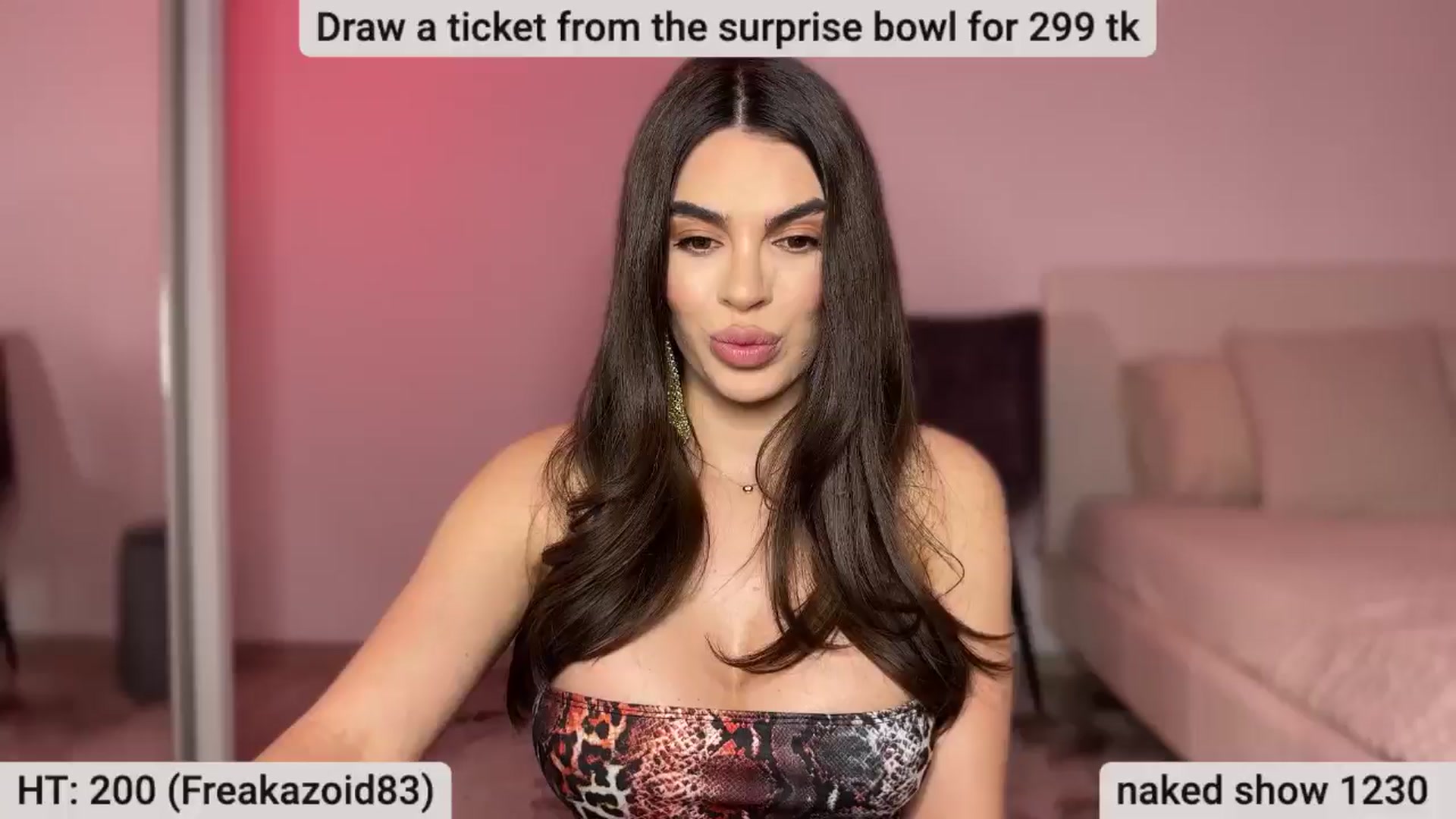 Gallery image thumbnail from BustyMiaaa's myfreecams stream on, 05/13/2024, 21:30 image 16 of 20