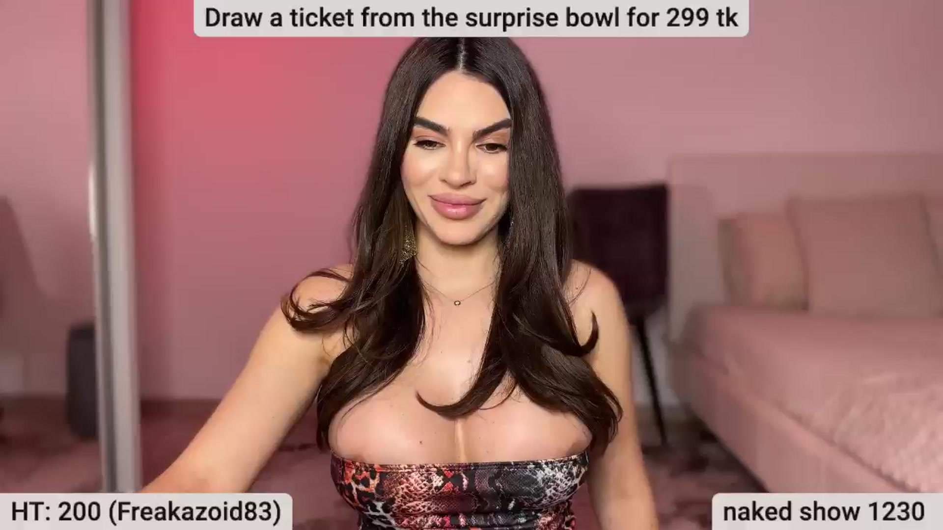 Gallery image thumbnail from BustyMiaaa's myfreecams stream on, 05/13/2024, 21:30 image 11 of 20
