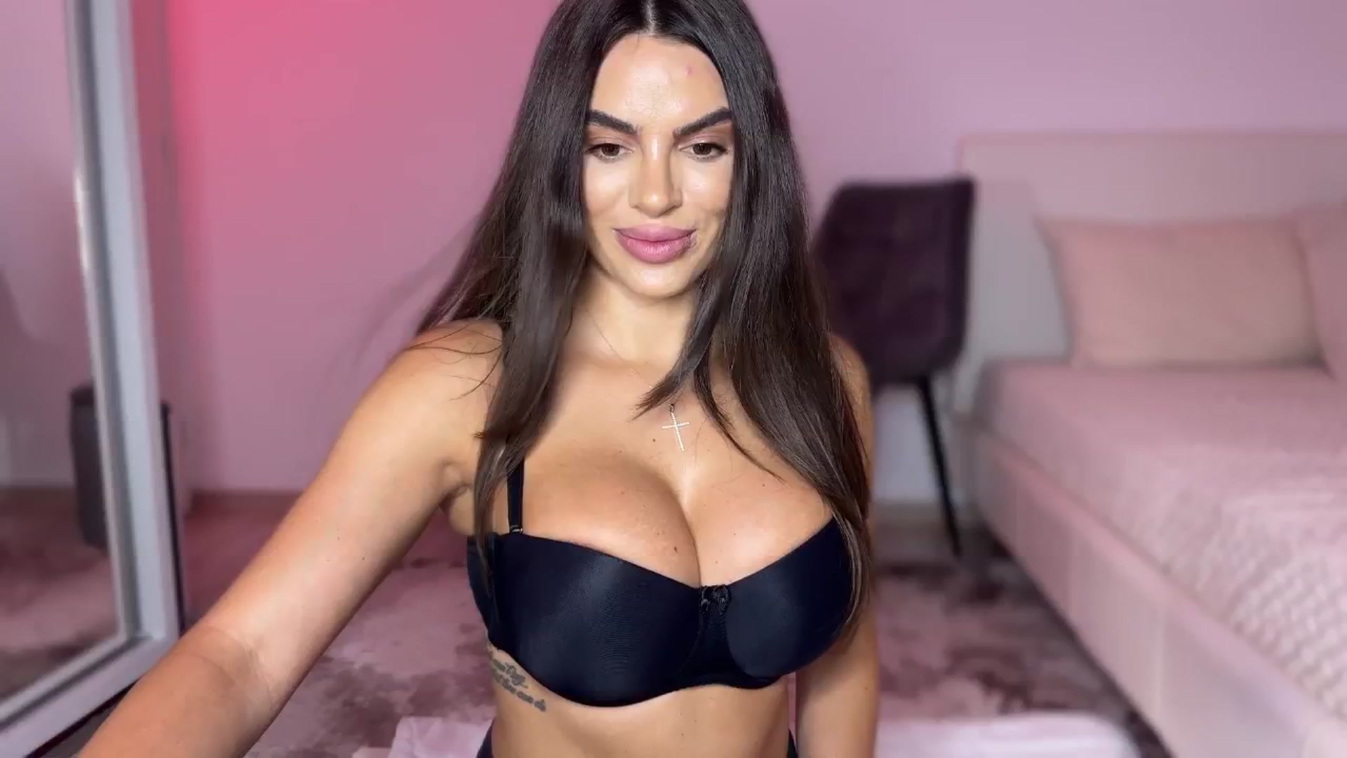 Gallery image thumbnail from BustyMiaaa's myfreecams stream on, 07/17/2024, 20:22 image 11 of 20