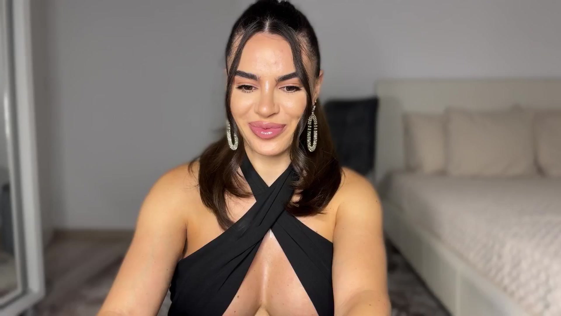 Gallery image thumbnail from BustyMiaaa's myfreecams stream on, 09/03/2024, 19:48 image 14 of 20