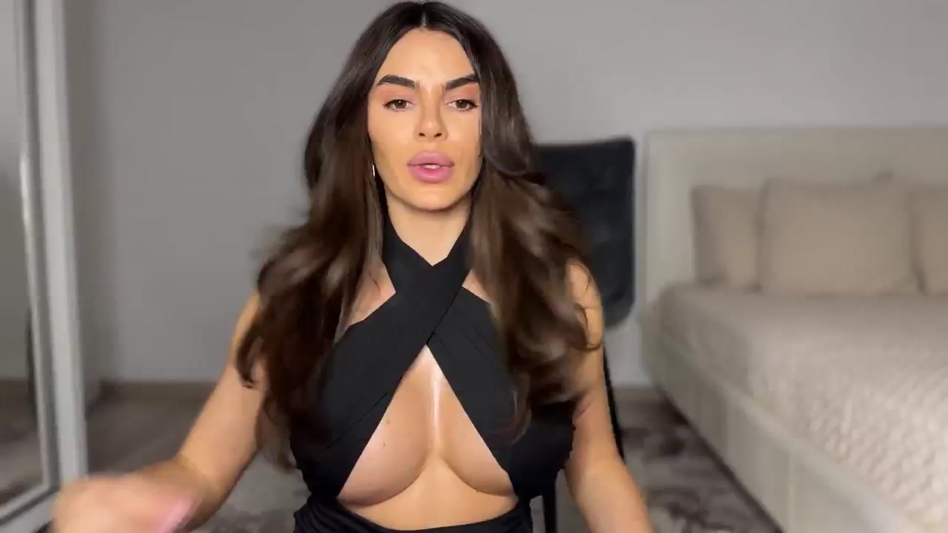 Gallery image thumbnail from BustyMiaaa's myfreecams stream on, 09/08/2024, 20:33 image 14 of 20