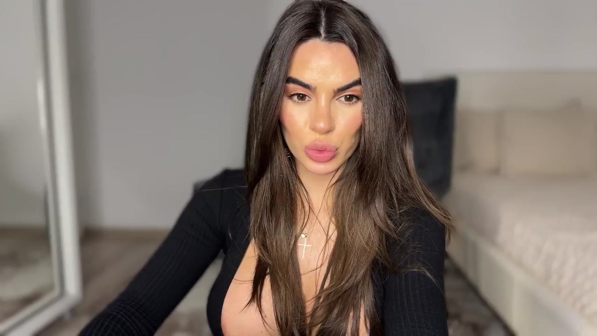Gallery image thumbnail from BustyMiaaa's myfreecams stream on, 10/16/2024, 21:07 image 13 of 20