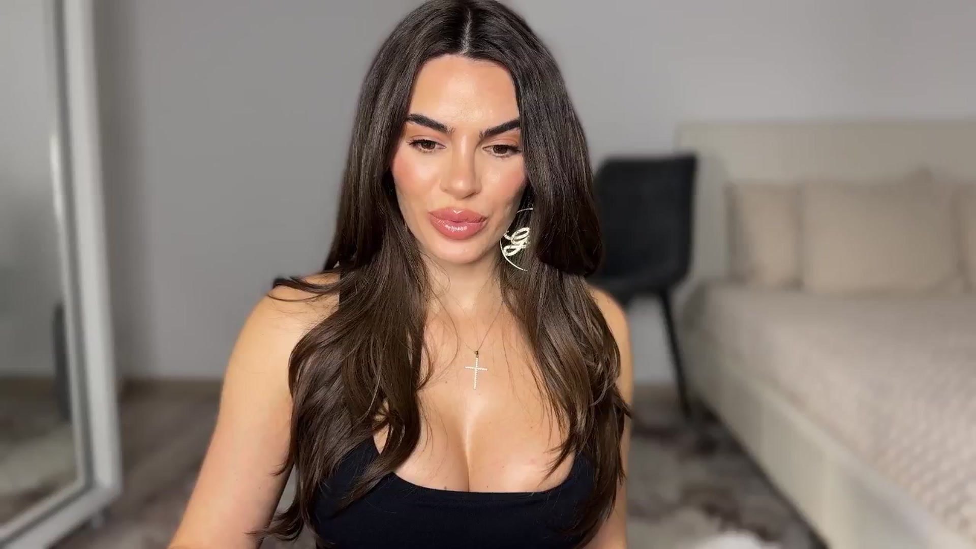 Gallery image thumbnail from BustyMiaaa's myfreecams stream on, 10/21/2024, 19:47 image 19 of 20