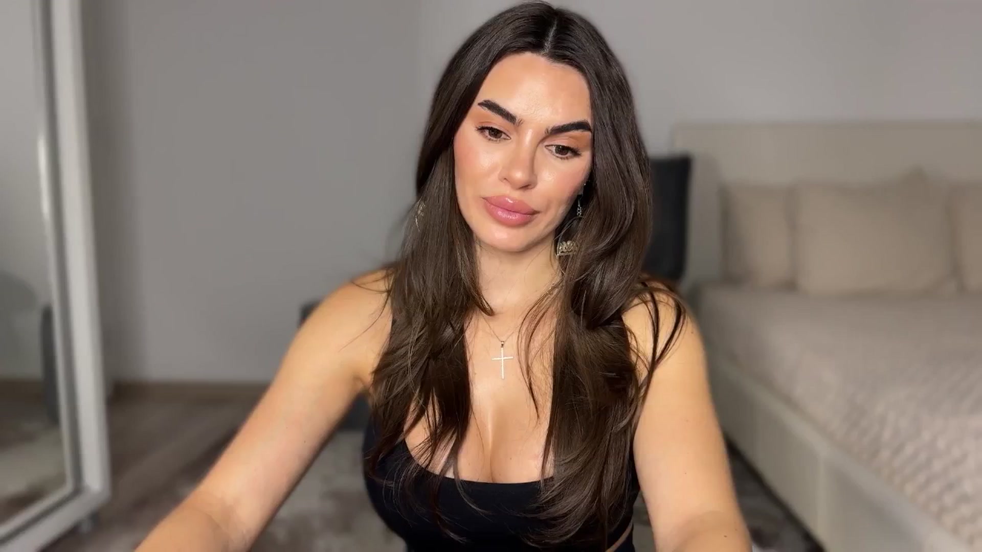 Gallery image thumbnail from BustyMiaaa's myfreecams stream on, 10/21/2024, 21:04 image 15 of 20