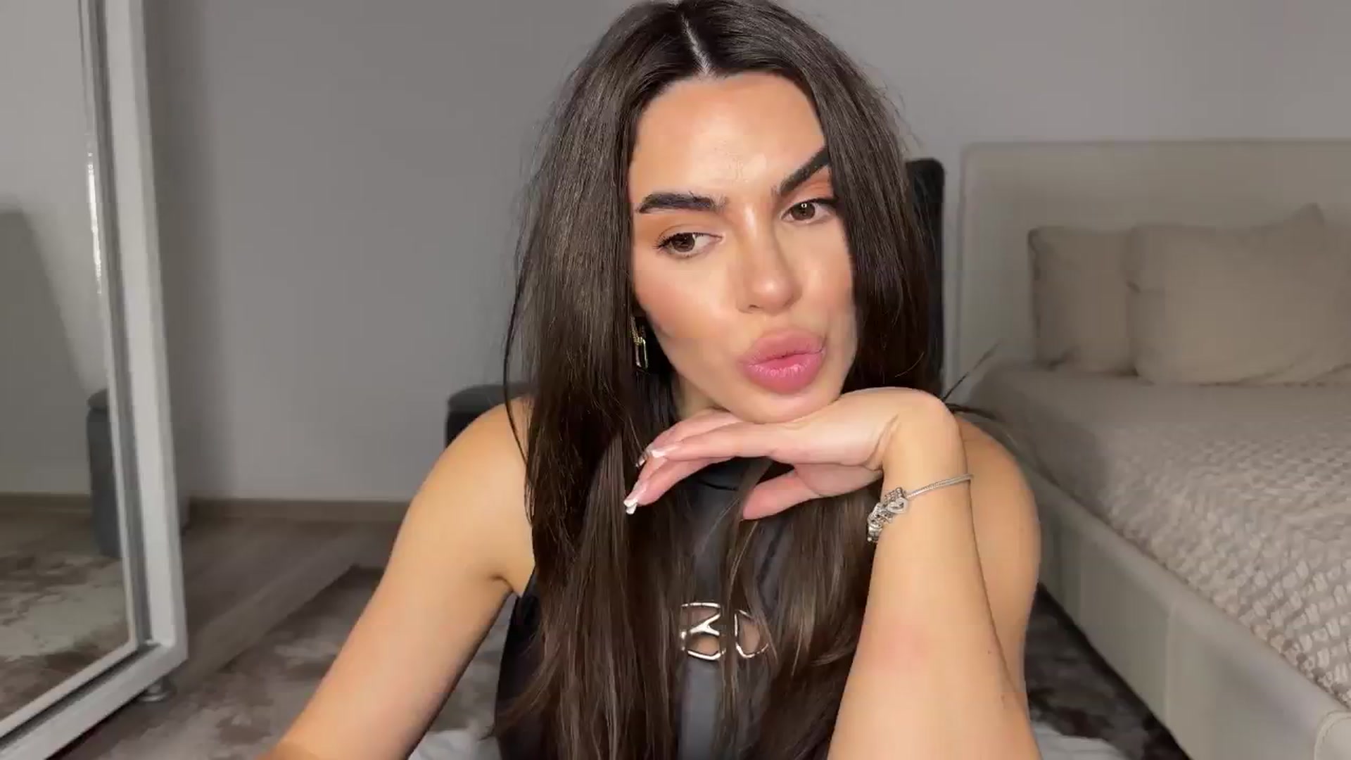 Gallery image thumbnail from BustyMiaaa's myfreecams stream on, 10/24/2024, 20:50 image 20 of 20